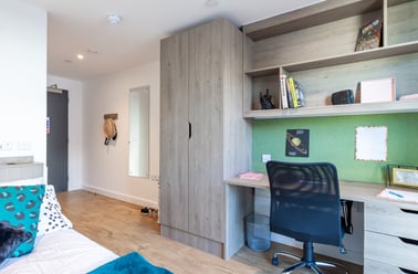 Bronze En Suite, Pavilion Point, 118-132 London Road, The Level, Brighton - Image 3